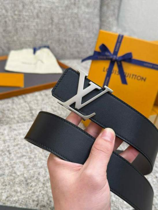 Picture of Louis Vuitton Belts _SKUfw221566073fw